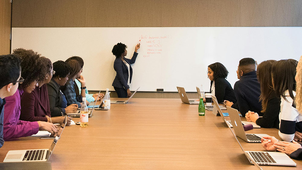 pexels-divinetechygirl-1181396